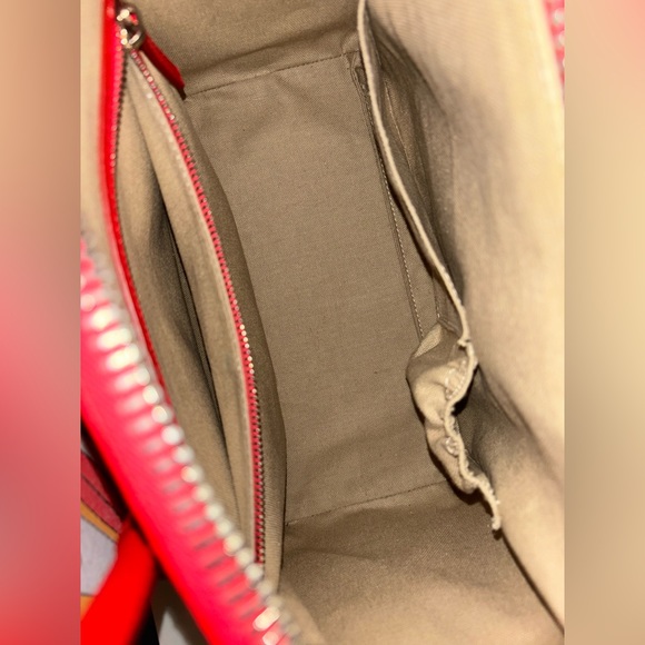 Givenchy Antigona Leather Handbag (Medium) - Picture 3 of 4